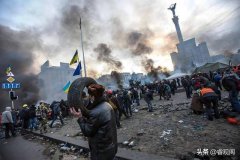 前线部队被迫回到依靠呼喊、老式无线电通信的