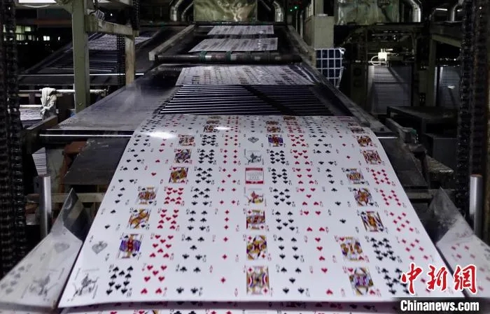 掼蛋成社交新宠 民间赛事频现茶舍