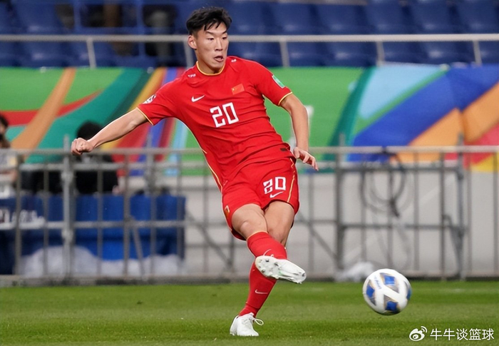 国足新球衣亮相迎战库拉索 三将首发引期待