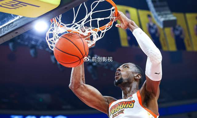 贾尔斯狂砍30分13篮板助江苏男篮险胜北控