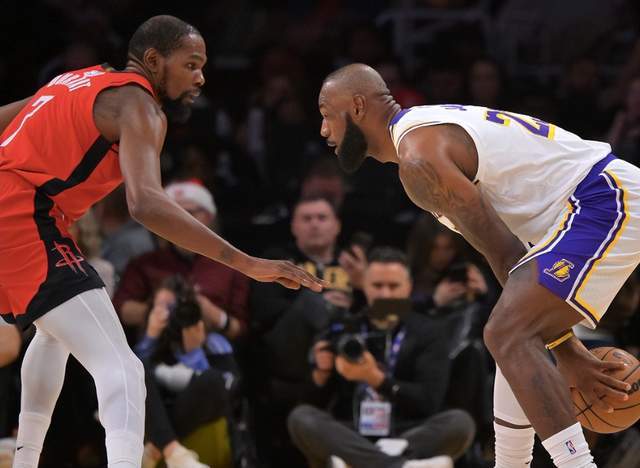 黄蜂力克热火挺进季后赛 杨瀚森首入NBA季后赛舞